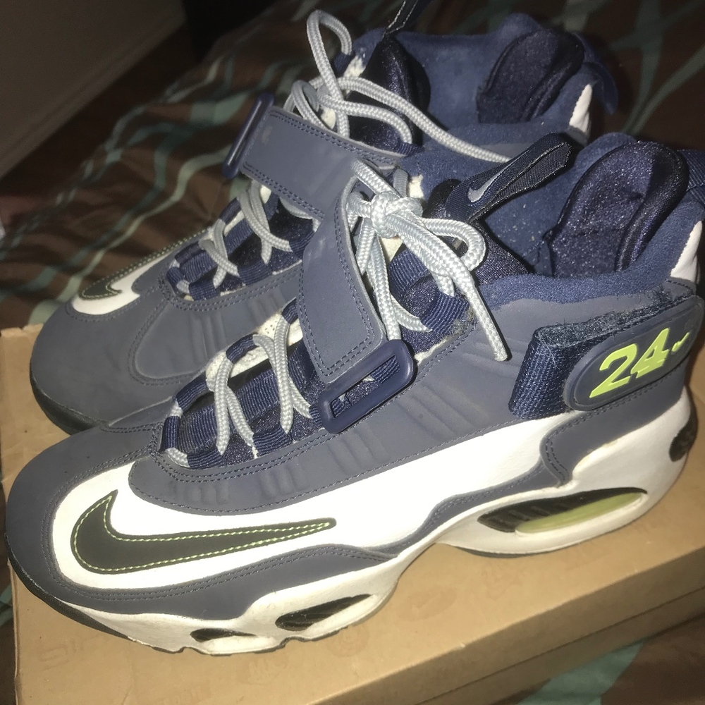 Ken Griffey Jrs shoes